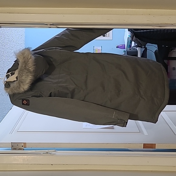 Columbia Women's winter jacket - Picture 2 of 8